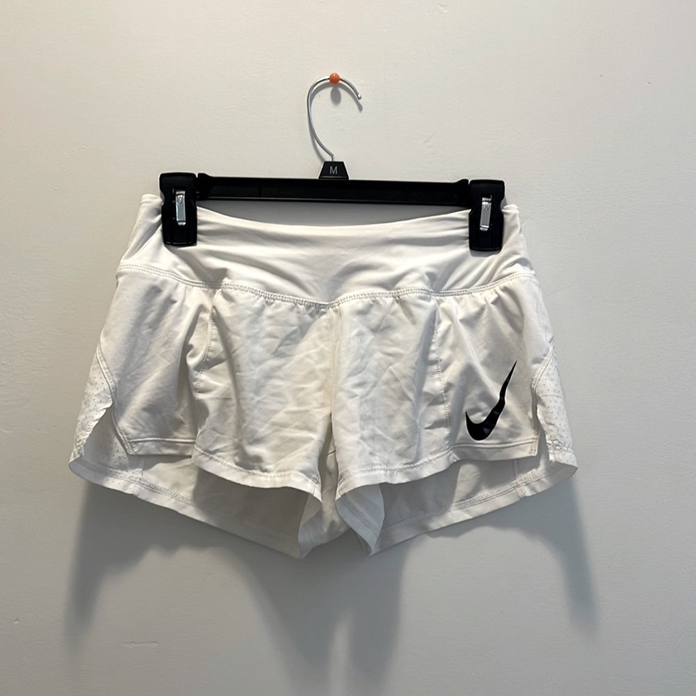 Super cute Nike shorts! Perfect for summer! Very cute back!